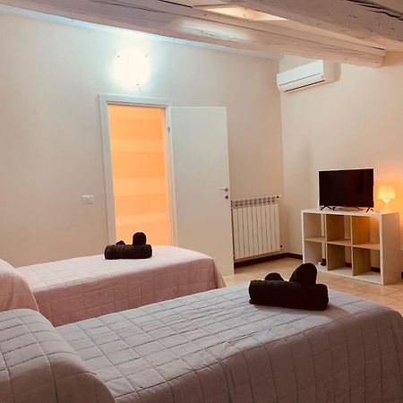 Casa Amelie Apartment Peschiera del Garda Luaran gambar